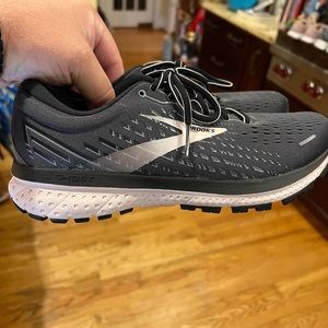Brooks Ghost 21 ladies size 8.5. Like NEW.